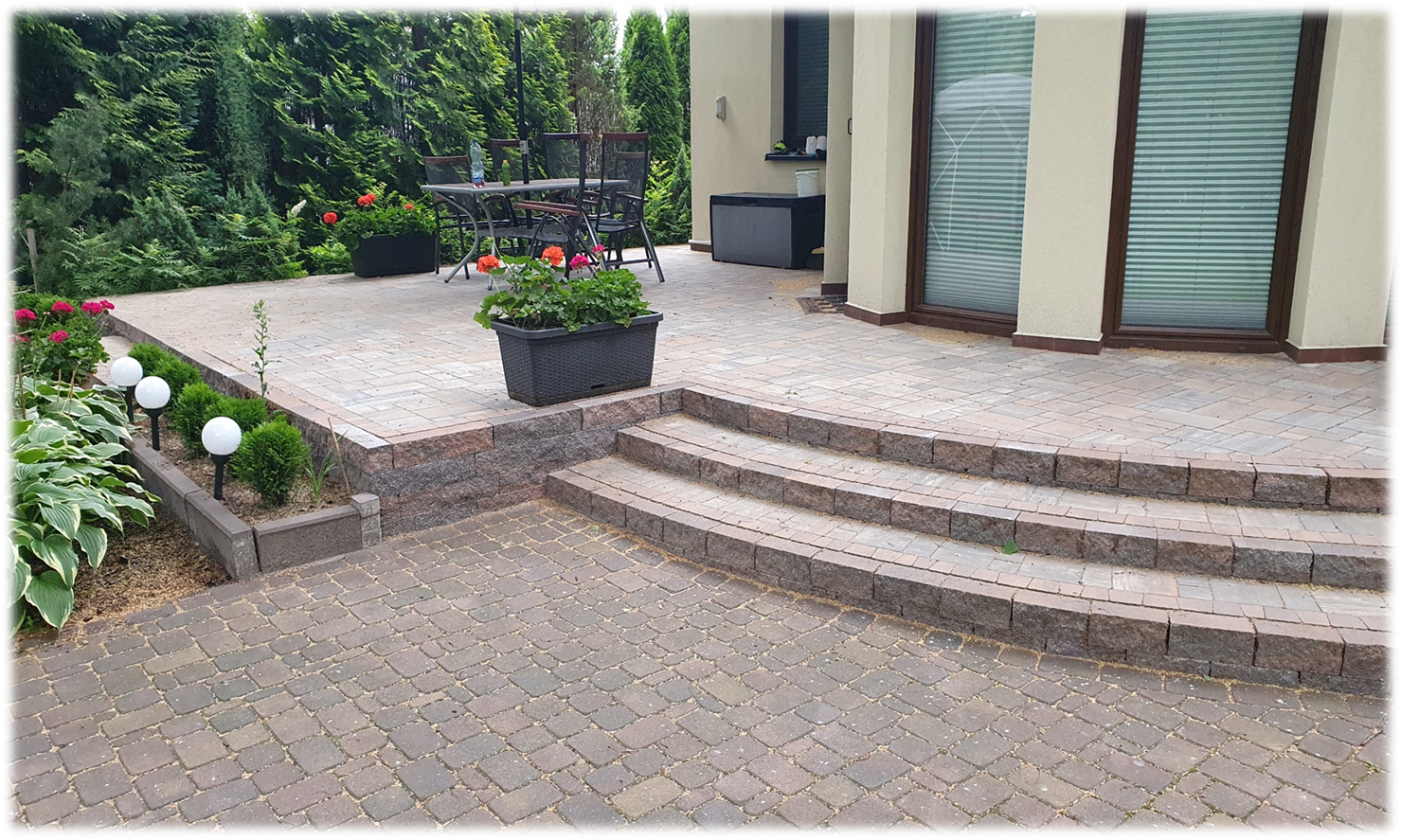 Obraz zawieraj�cy na wolnym powietrzu, ziemia, Architektura krajobrazu, P�yta chodnikowa

Opis wygenerowany automatycznie